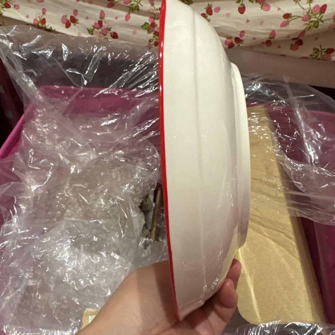 いちごデザインの丸型皿