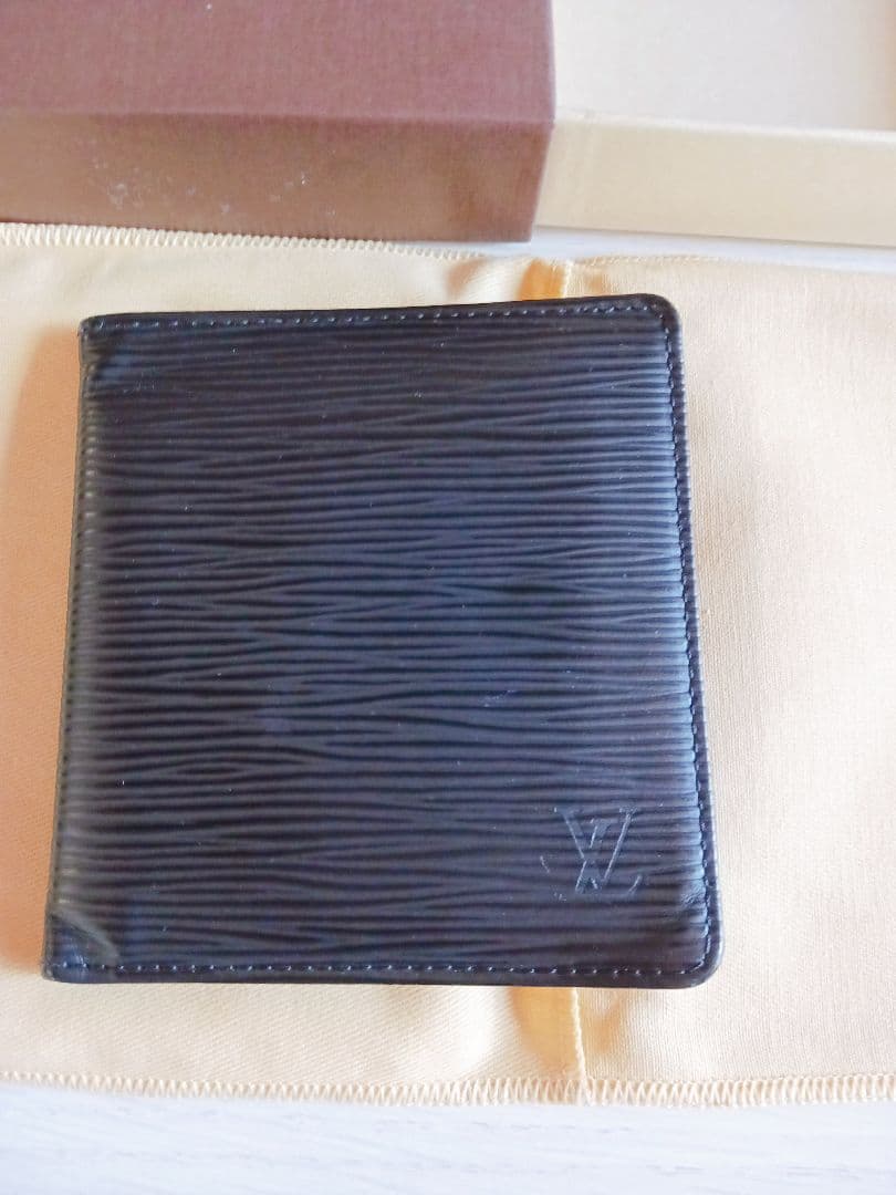 Louis Vuitton エピ　二つ折り財布 ブラック
