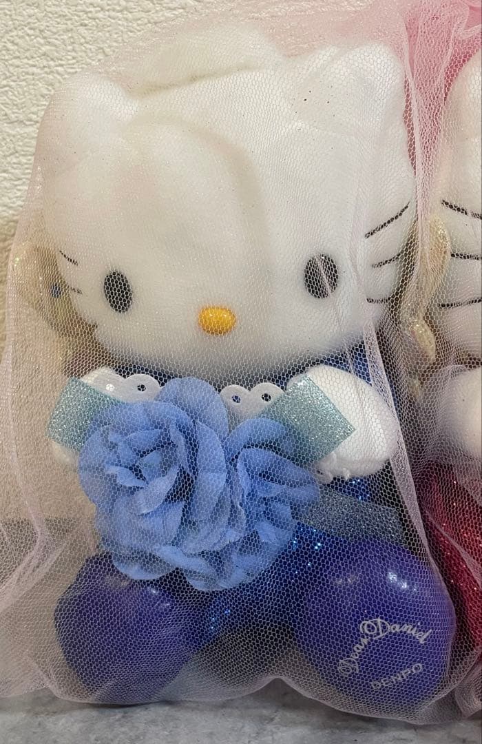 ロ　キティ 収納ボックス兼椅子ドレスのぬいぐるみミスドコラボぬいぐるみストラップ