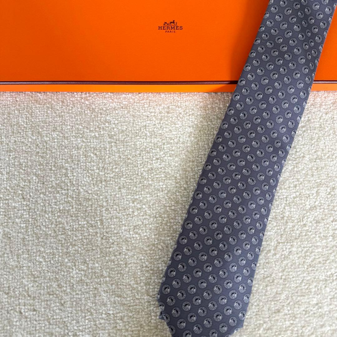 HERMES グレー ネクタイ シルク製