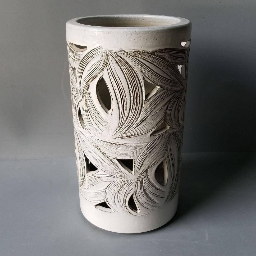 信楽焼傘立て  前面唐草彫 高さ４８cm