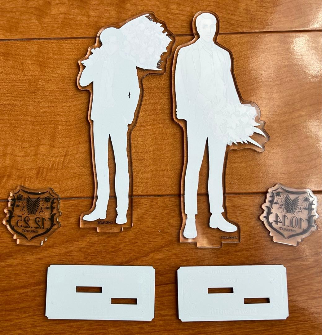 進撃の巨人　リヴァイ　エルヴィン　バースデーアクリルスタンド2点セット