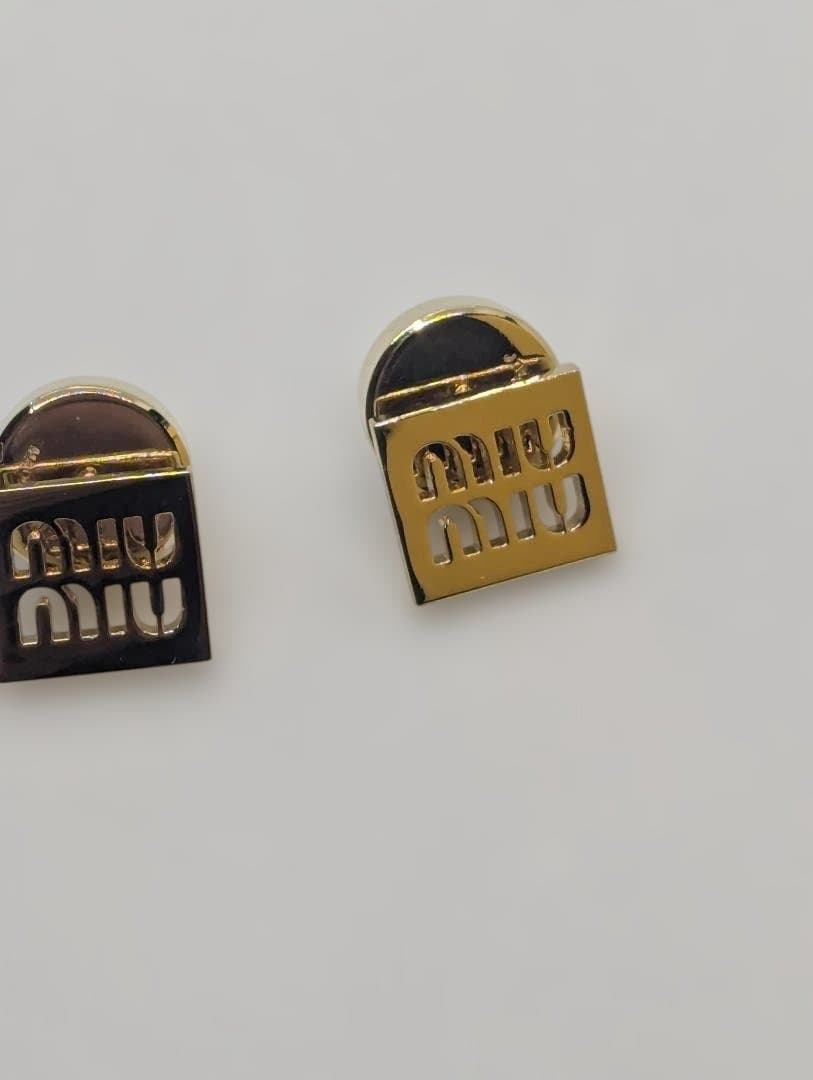 miu miu ロゴ ピアス(両耳用)