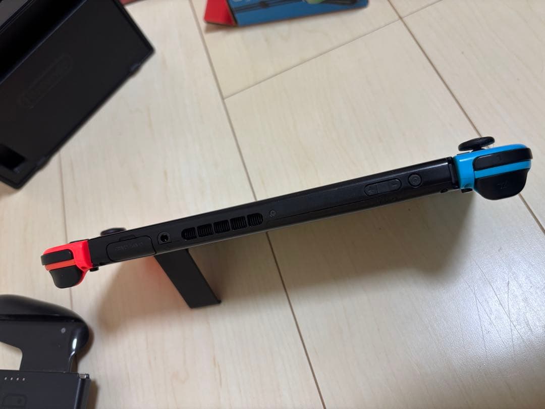 ま*ん様 Nintendo Switch 本体 紫緑Joy-Con ゲームソフト