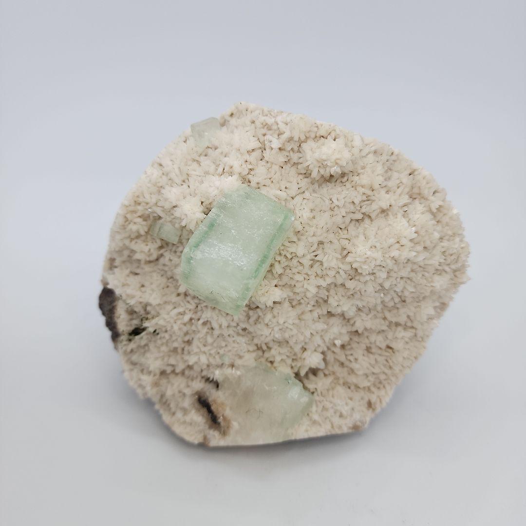 アポフィライト×パイロモルファイト 共生原石 癒しと変容のエネルギー石