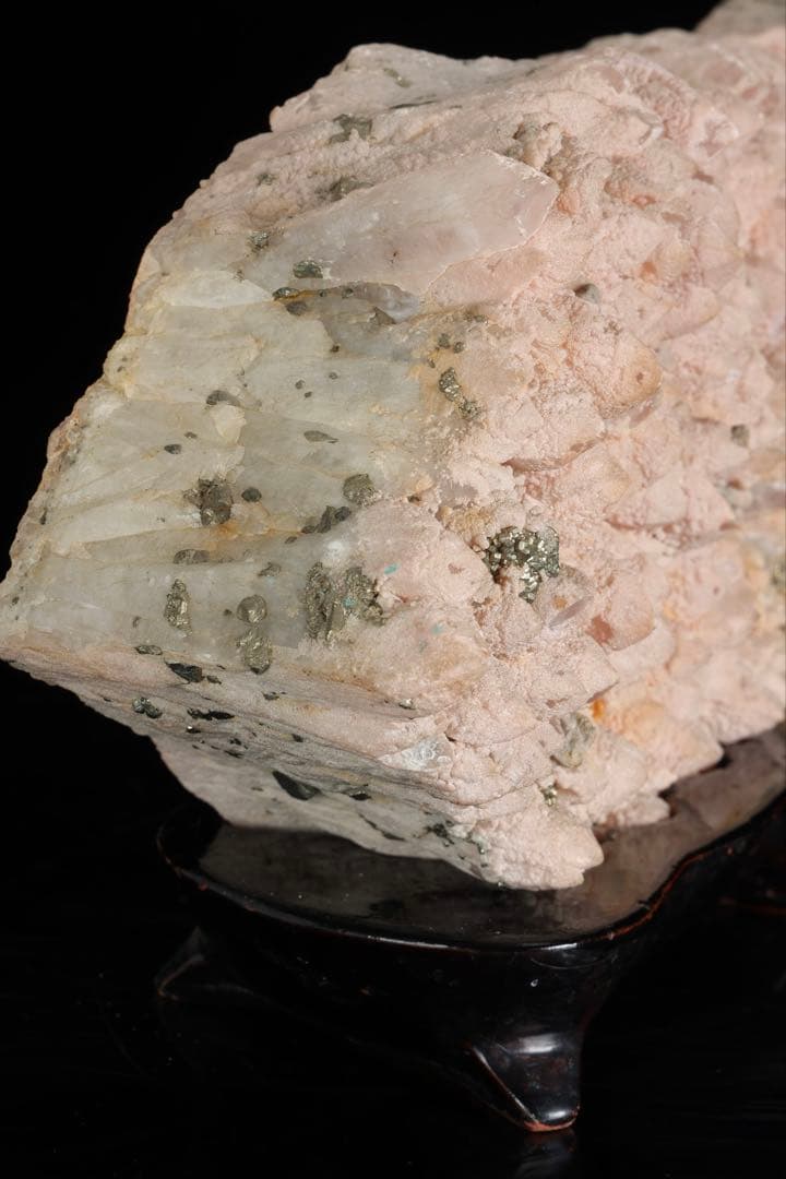 国産 菱マンガン鉱 インカローズ 黄鉄鉱 天然石 5kg 台座付 鉱物 鑑賞石