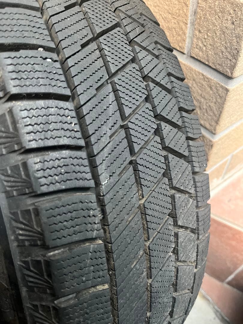 ぽい　ブリザック　VRX3 スタッドレスタイヤ　185/60/16