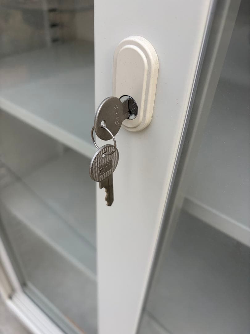 スチール書庫　事務用品　鍵付き　事務　収納　棚