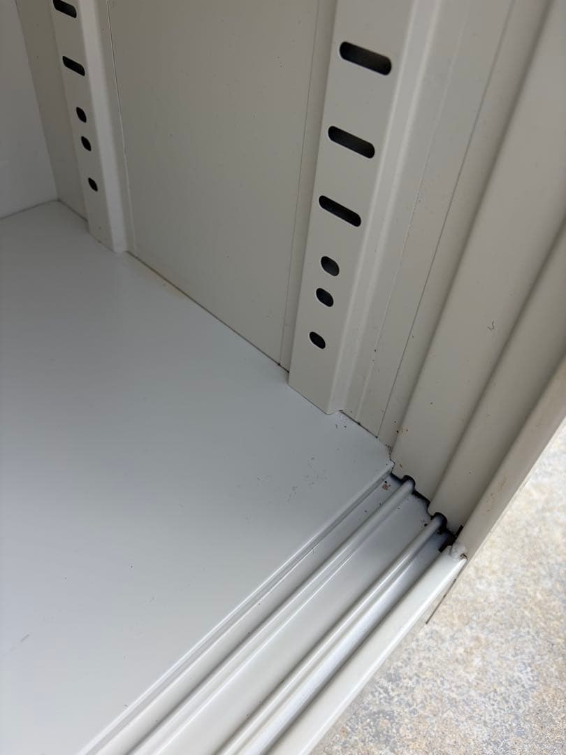 スチール書庫　事務用品　鍵付き　事務　収納　棚