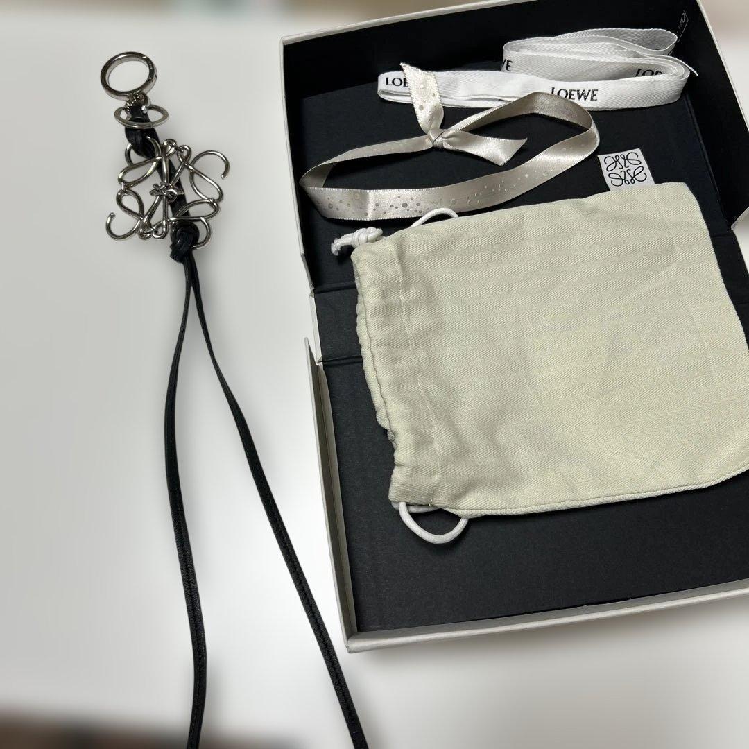 ソ*b様 LOEWE ユニークループデザインキーホルダー