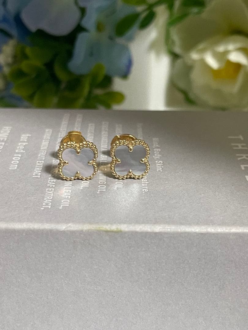 シェルピアス　K18 新品　即発送可能