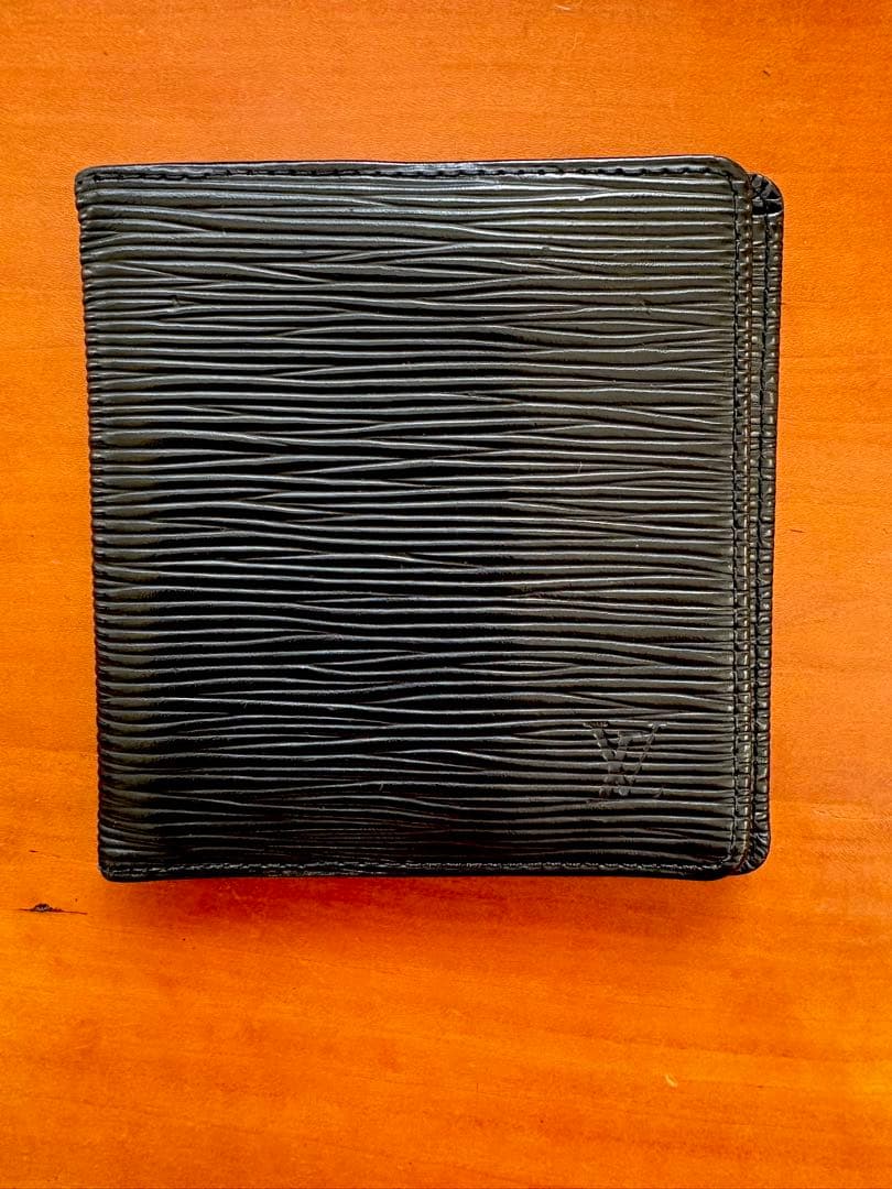 ルイヴィトン エピ ポルトフォイユ ミュルティプル 二つ折り財布 黒