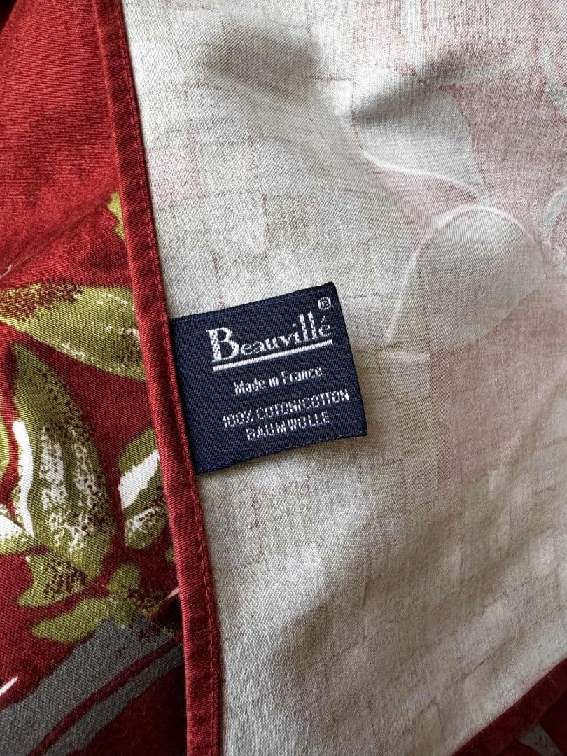 赤い花柄テーブルクロスとナプキン6枚付き（写真では5枚ですが6枚です）