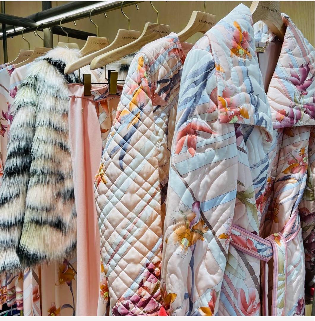 ★極美品★2023年/LEONARD★綺麗色ニットトップス　40 セーター