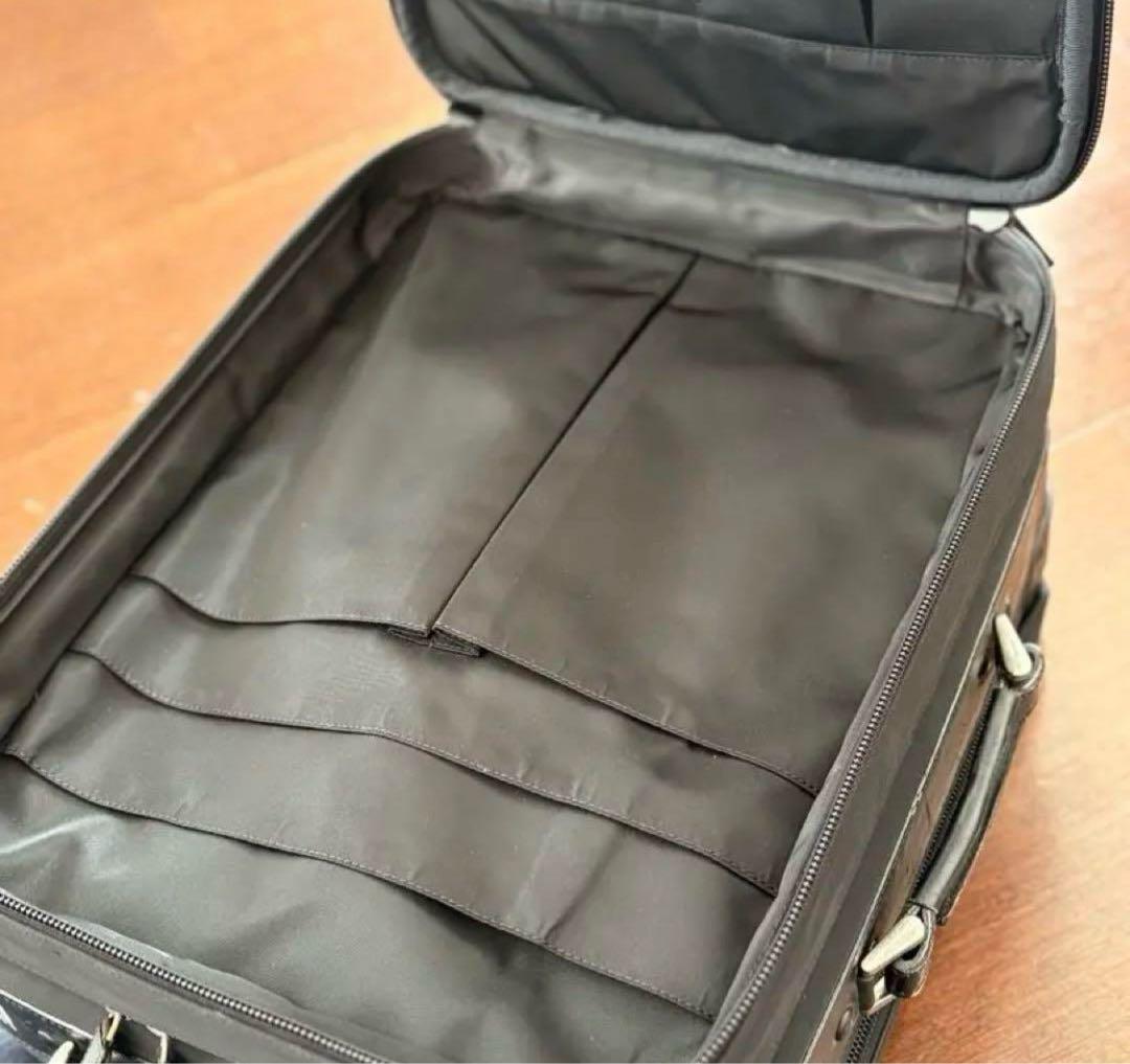 PRADAプラダ　キャリーケース　黒