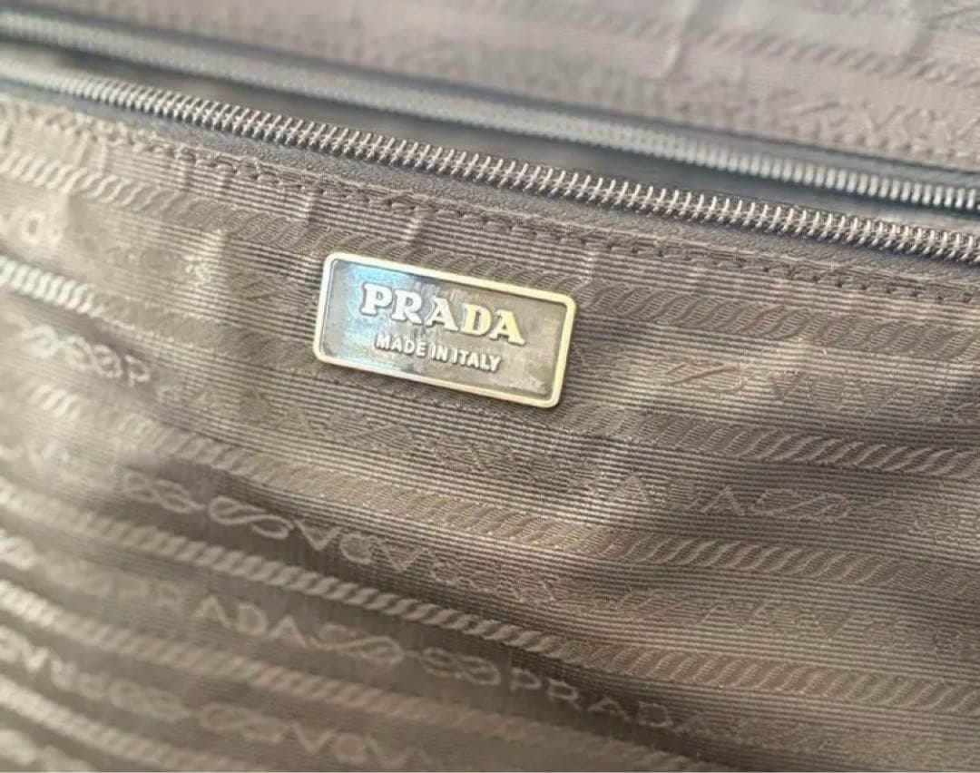 PRADAプラダ　キャリーケース　黒