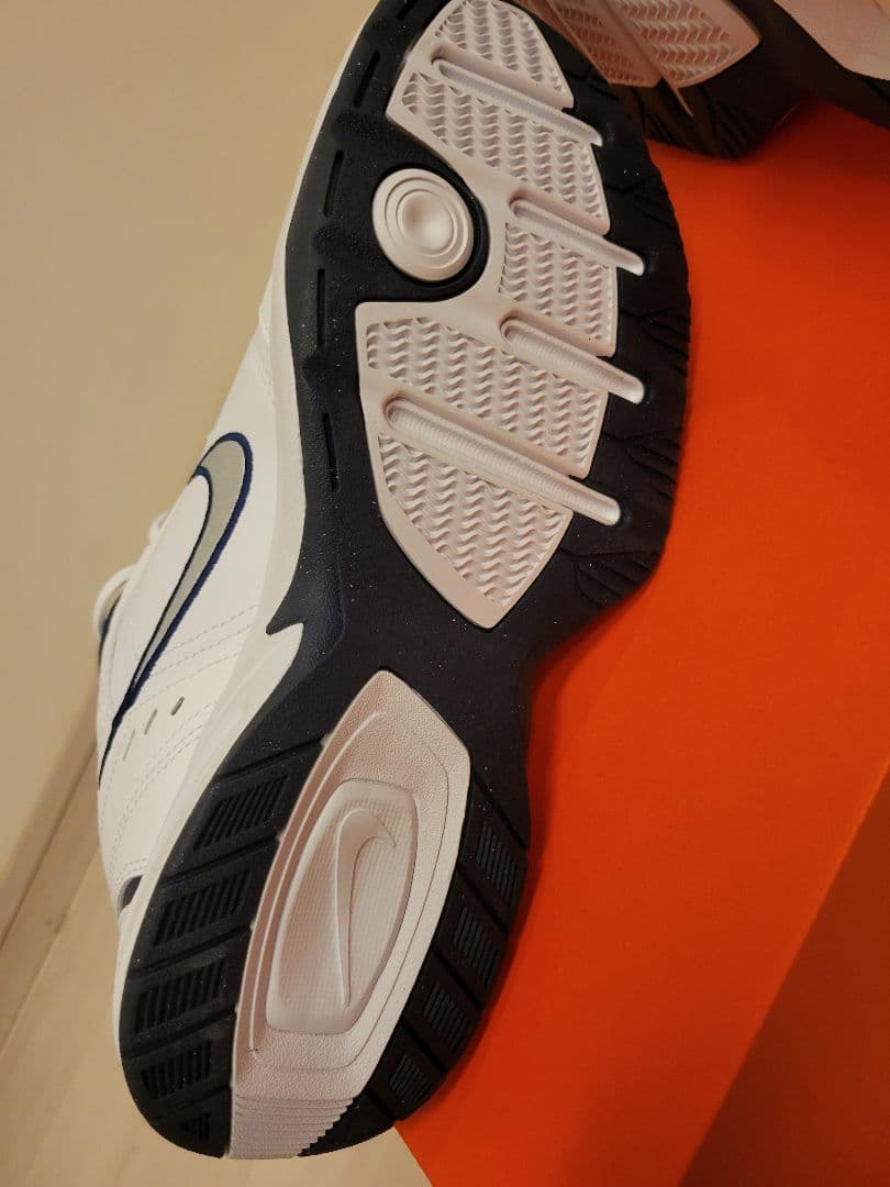 ナイキ　エアモナーク４　NIKE AIR MONARCH 4