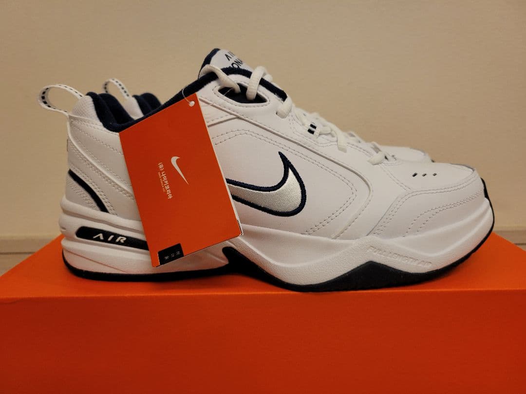 ナイキ　エアモナーク４　NIKE AIR MONARCH 4
