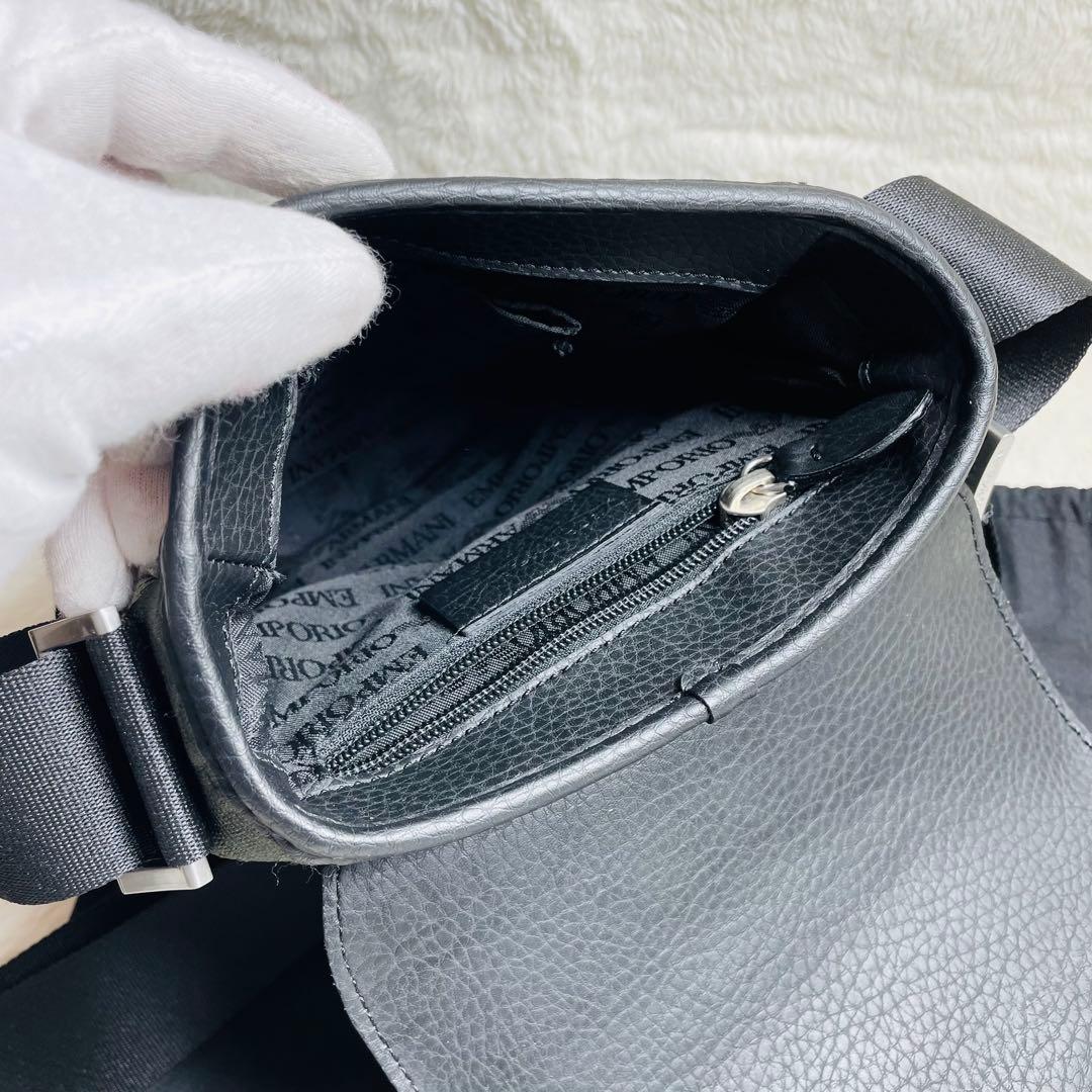 新品未使用EMPORIO ARMANI エンボス　ショルダーバッグ　フラップ