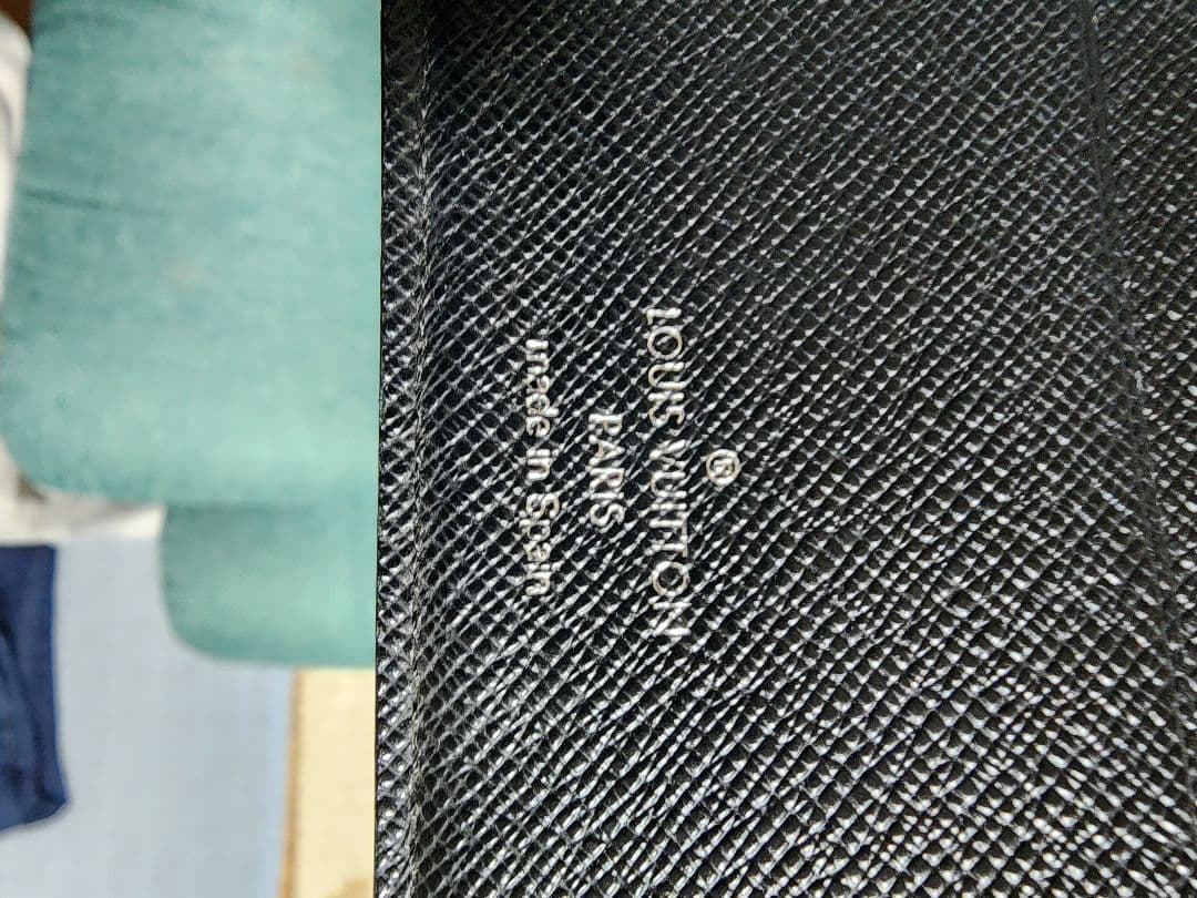 ルイヴィトン 二つ折り財布