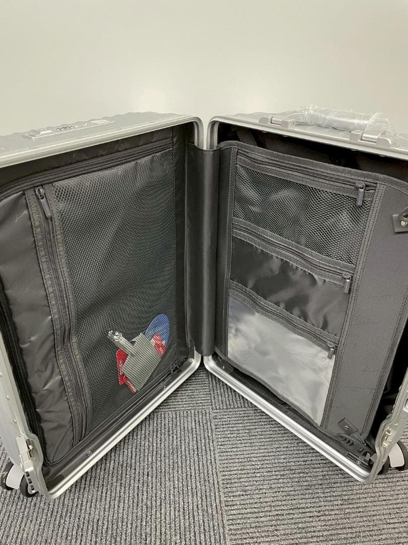 リベティ多機能キャリーケース【マットシルバーSサイズ】78