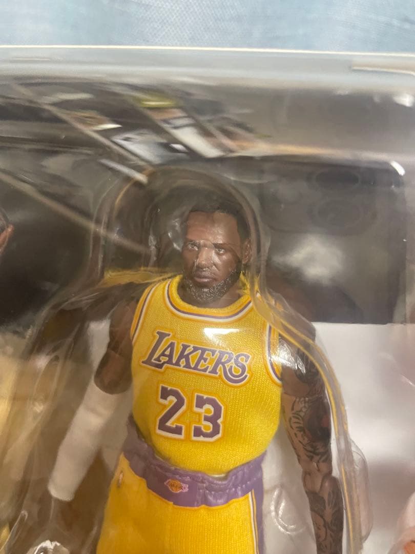 レブロン・ジェームズ MAFEX(マフェックス) アクションフィギュア