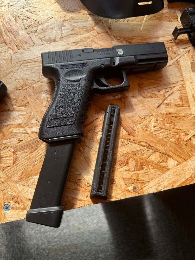 Glock １８Ｃ電動ガン ブラック マガジン付き