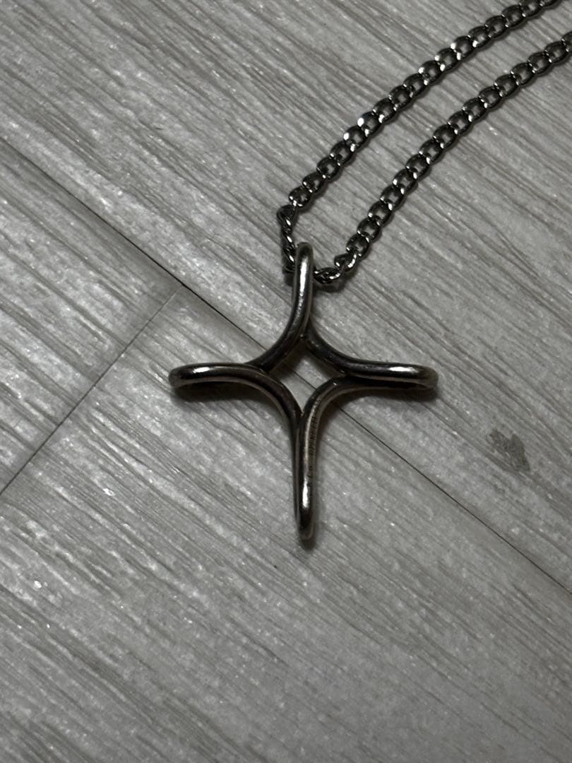 Tiffany & Co. オープンクロス（チェーンはbeams）