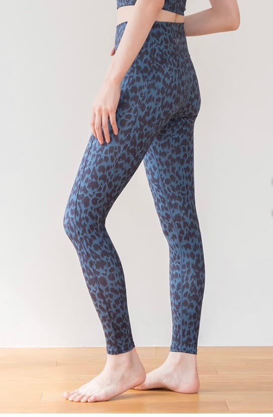 【美品】SUKALA レオパード柄 ヨガウェア 上下セット Sサイズ スカーラ