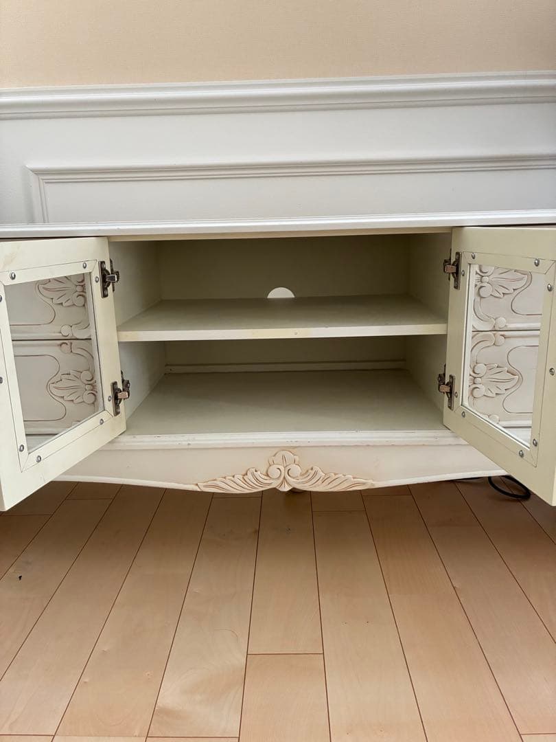 ロココ調　ホワイトテレビボード　リビングボード　猫脚