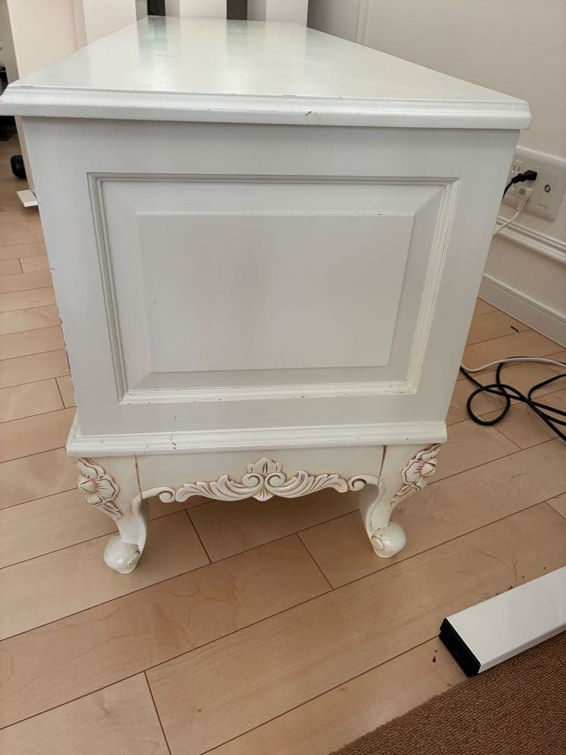 ロココ調　ホワイトテレビボード　リビングボード　猫脚