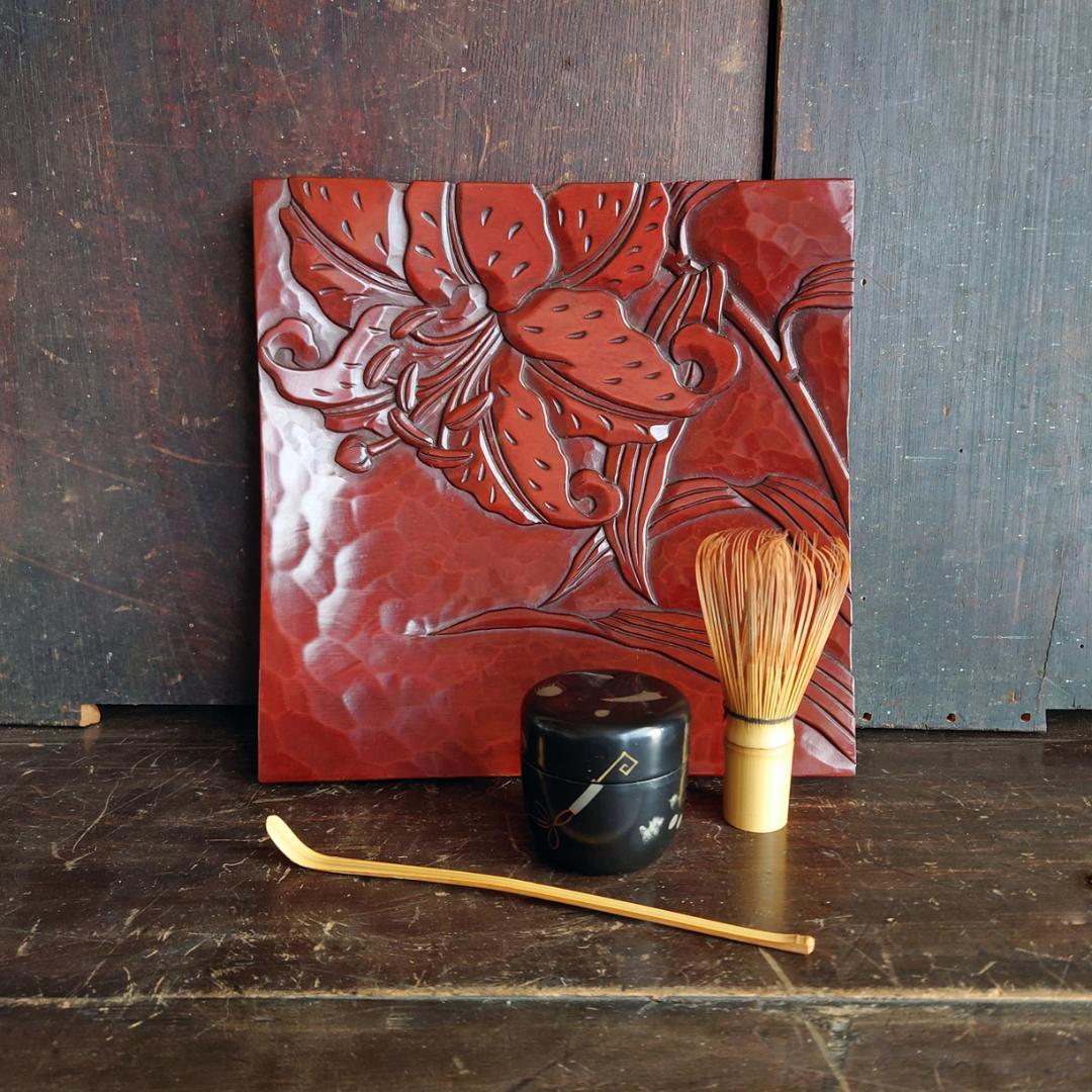 鎌倉彫　博古堂　24㎝　角皿・菓子器　ユリの花モチーフ