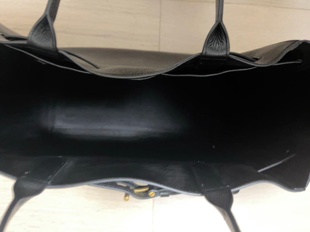 【美品】TOM FORD レザー　トートバッグ定価24万円→特価出品