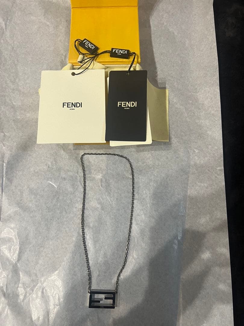 つかまん　FENDI シルバー バゲットネックレス