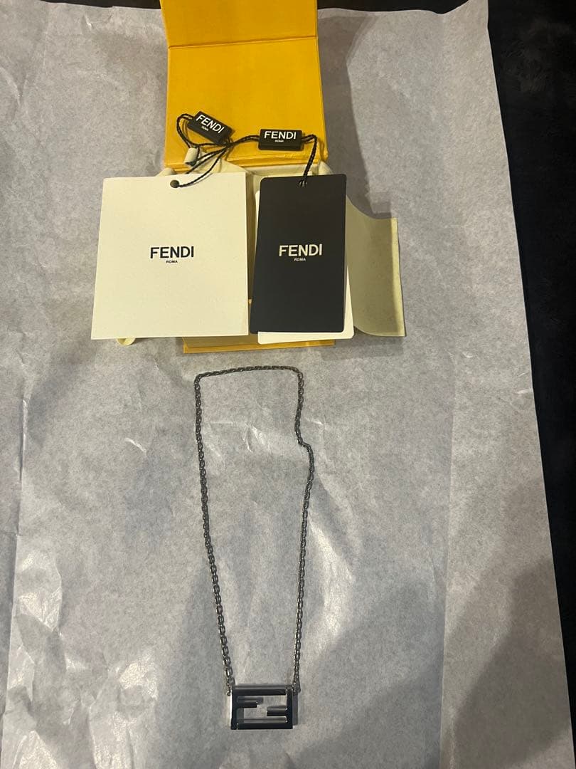 つかまん　FENDI シルバー バゲットネックレス