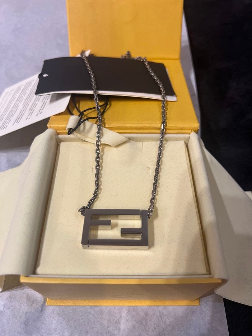 つかまん　FENDI シルバー バゲットネックレス