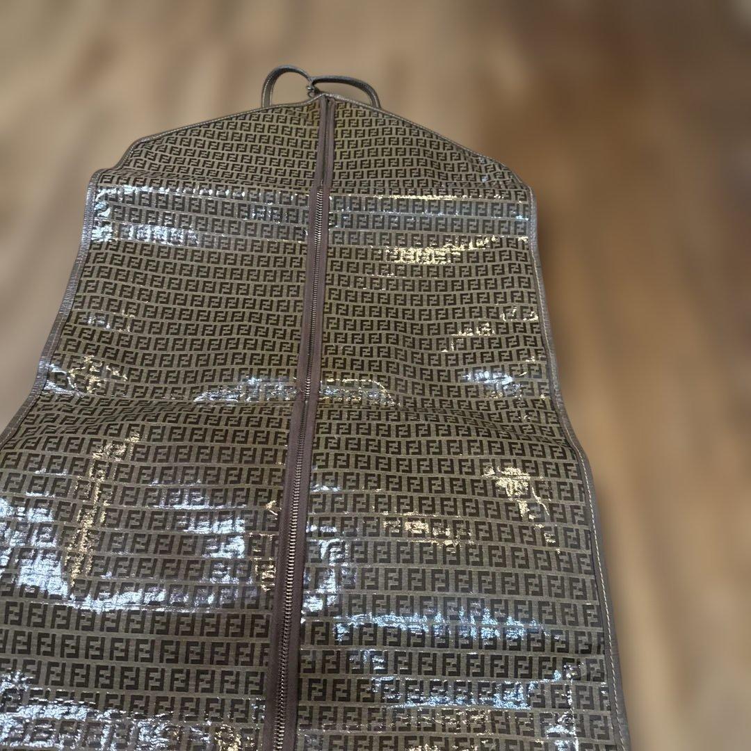 Fendi ロゴ入り 衣類カバー