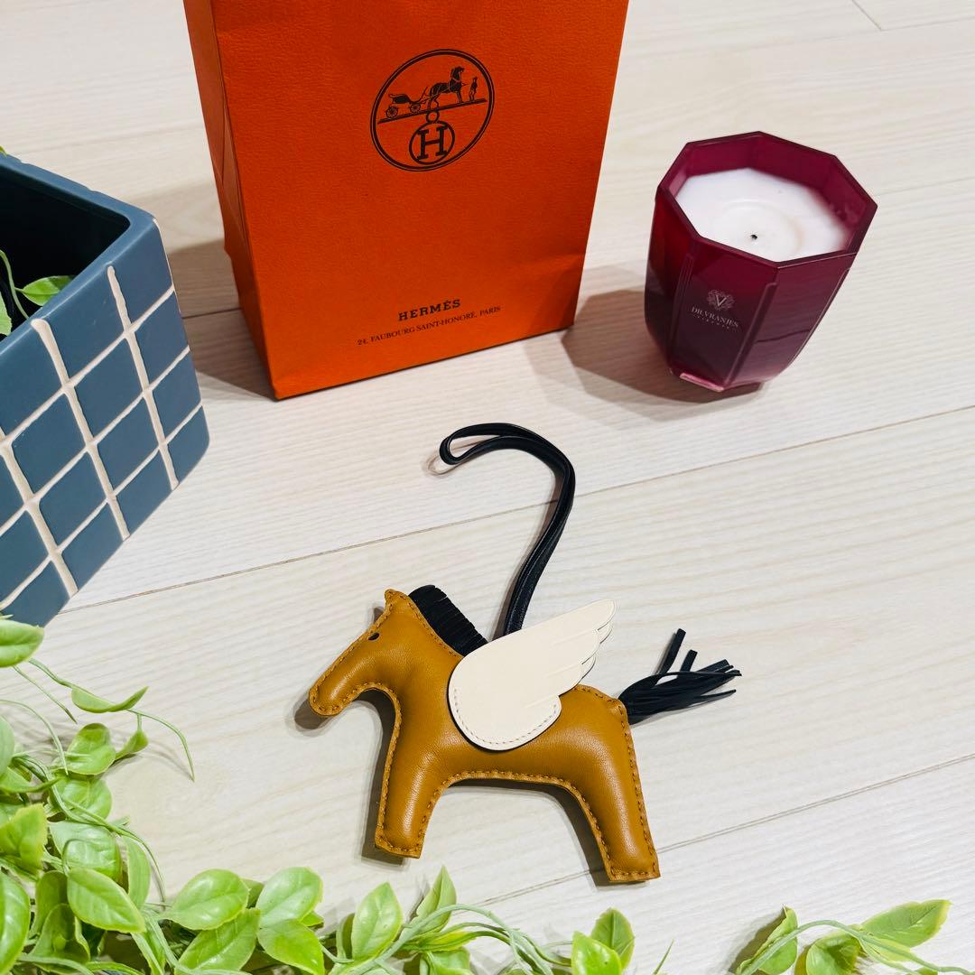 エルメス　ロデオペガサスチャームMM アニューミロ　セサミ×ブラック×ホワイト