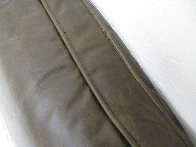 未使用品 イタリア製 コンテンポ　本革スクエアクッション 45cm 厚み15cm