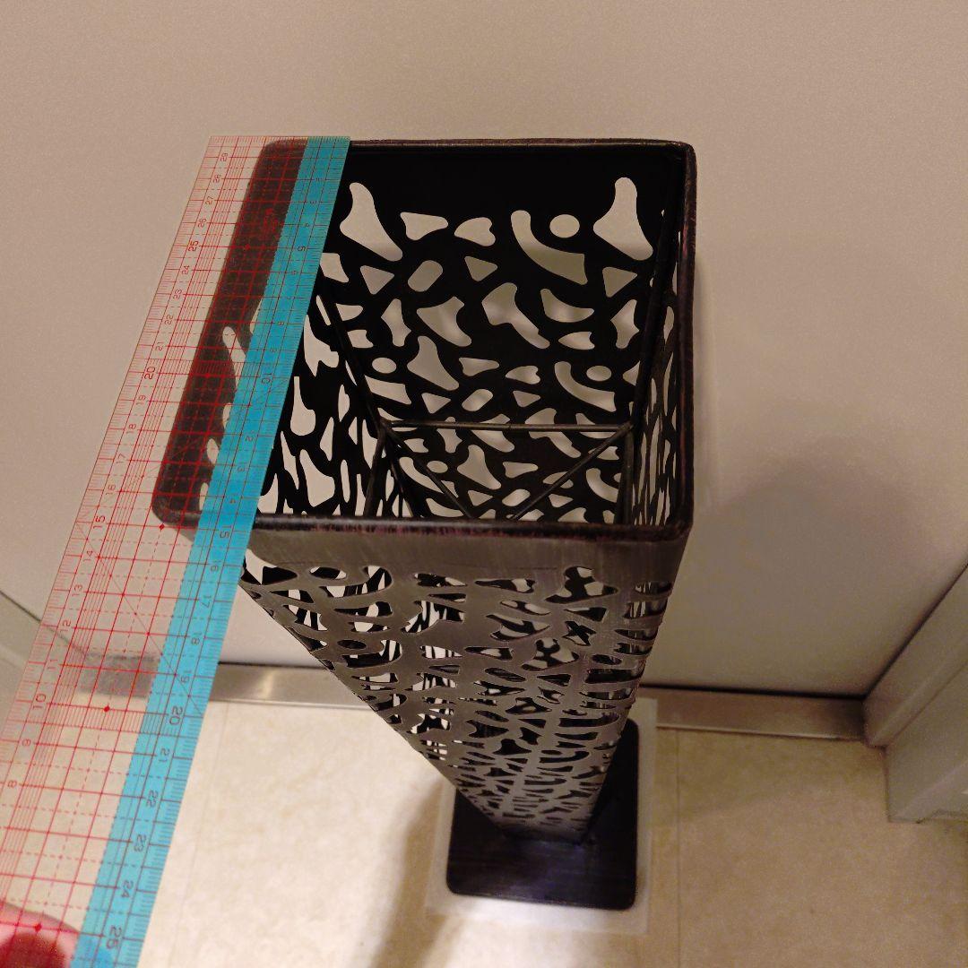 透かし模様のフラワースタンド