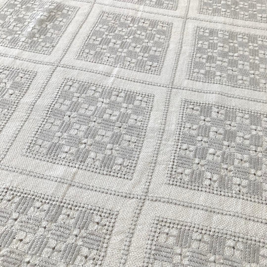 B北欧ヴィンテージ丁寧なニードルワークが施されたリネンのテーブルクロス（グレー）