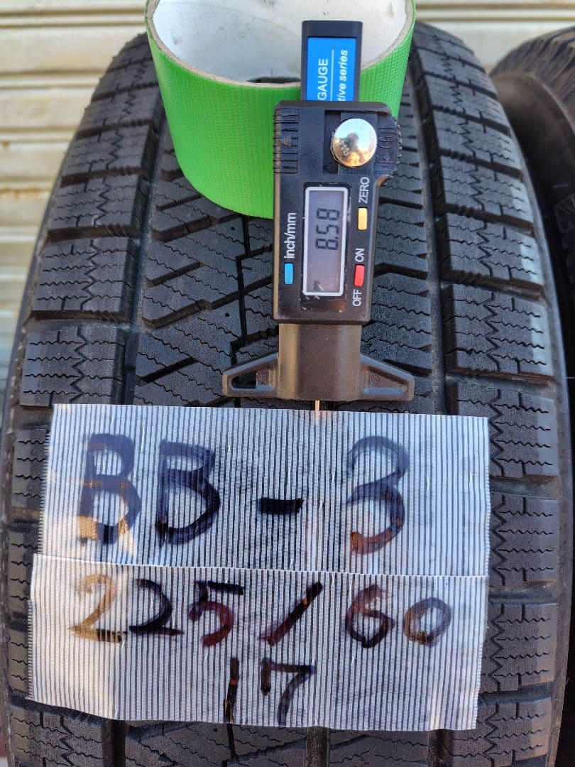 ブリザック VRX2 225/60R17 2022年製 残溝8mm