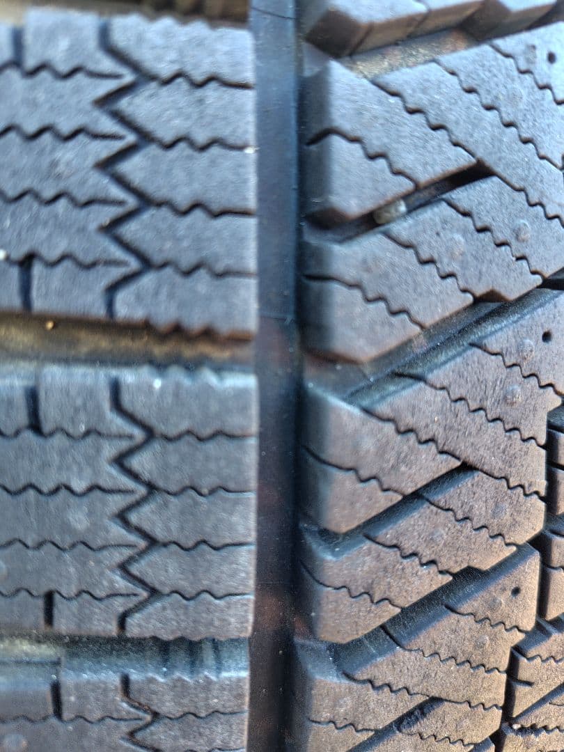 ブリザック VRX2 225/60R17 2022年製 残溝8mm