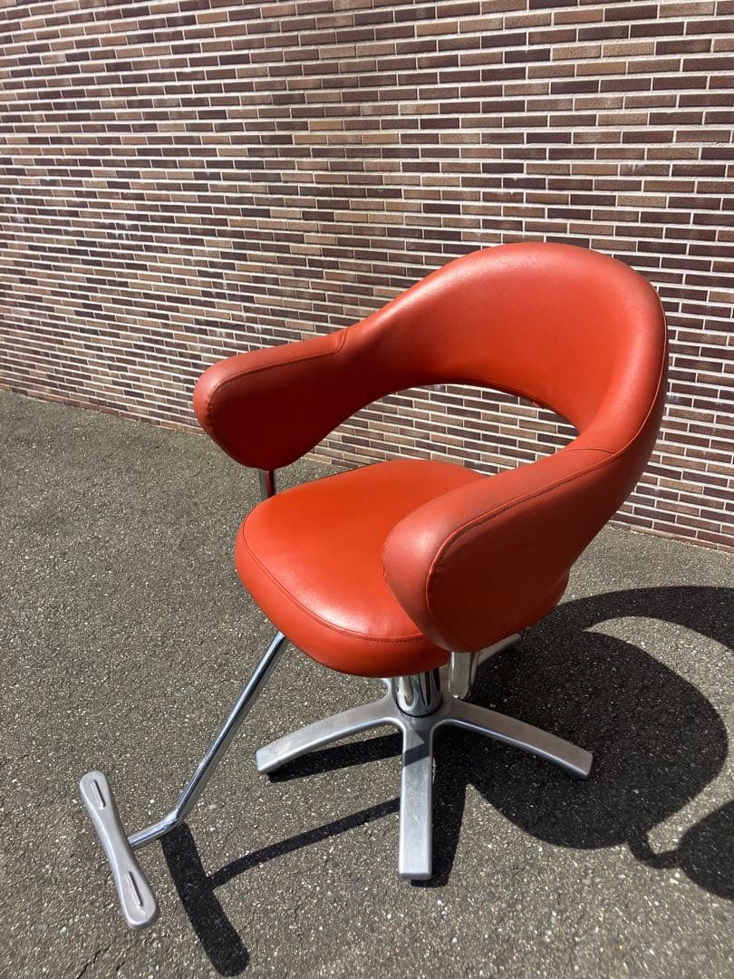 タカラベルモント　KITA Ergo II Nagiチェアー美容室インテリアにも