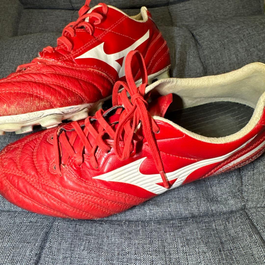 Mizuno Morelia Neo レッドサッカーシューズ