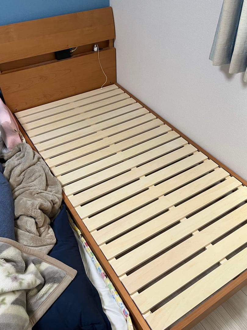 【期間限定値下げ】DOMIR II 木製ベッドフレーム シングル