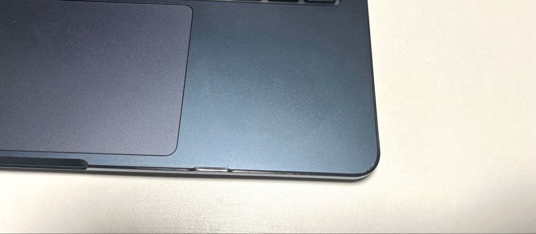 【良品】MacBook Air M2チップスペースグレーメモリ8GB/256GB