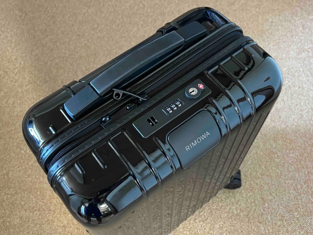 RIMOWA エッセンシャルライト キャビンU ブラック キャリーケース 28L