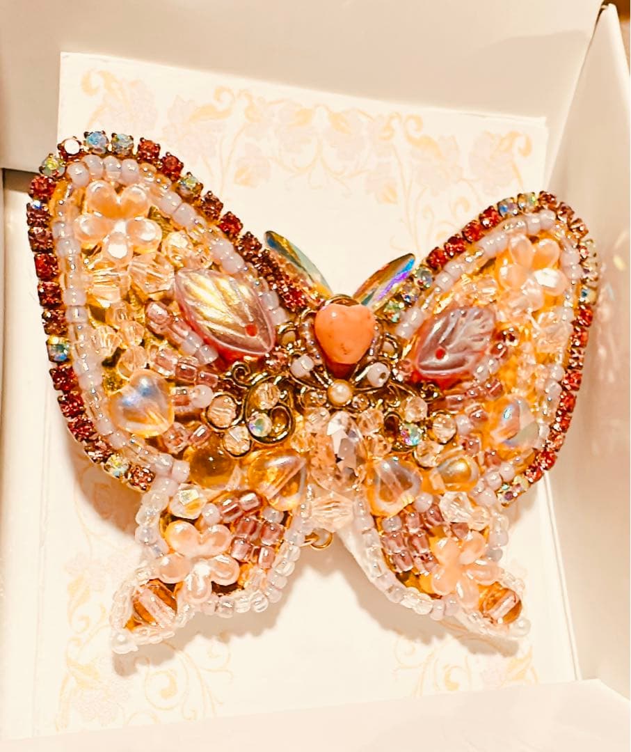 未使用　piari 様　ハンドメイド　作品　ブローチ　蝶　ピンク