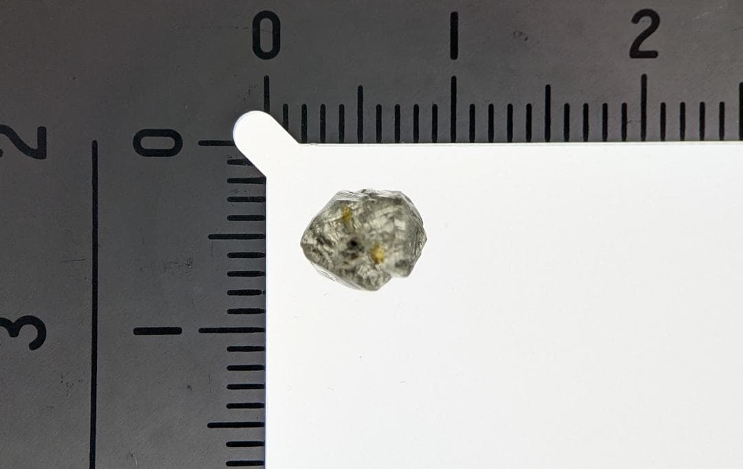 天然ダイヤモンド（トライゴン・蛍光アリ）　1.863カラット